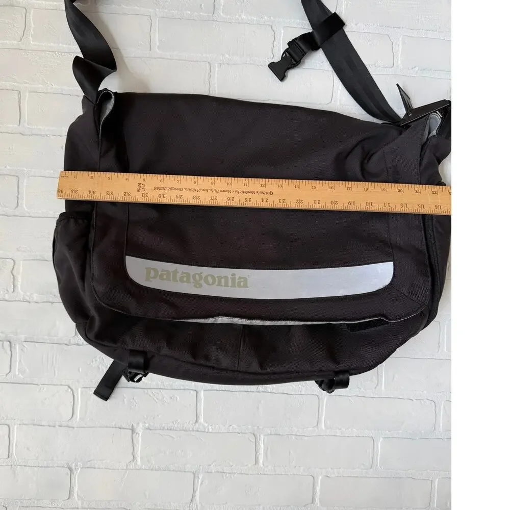 Patagonia Critical Mass Black Messenger Laptop Crossbody Bag Luggage